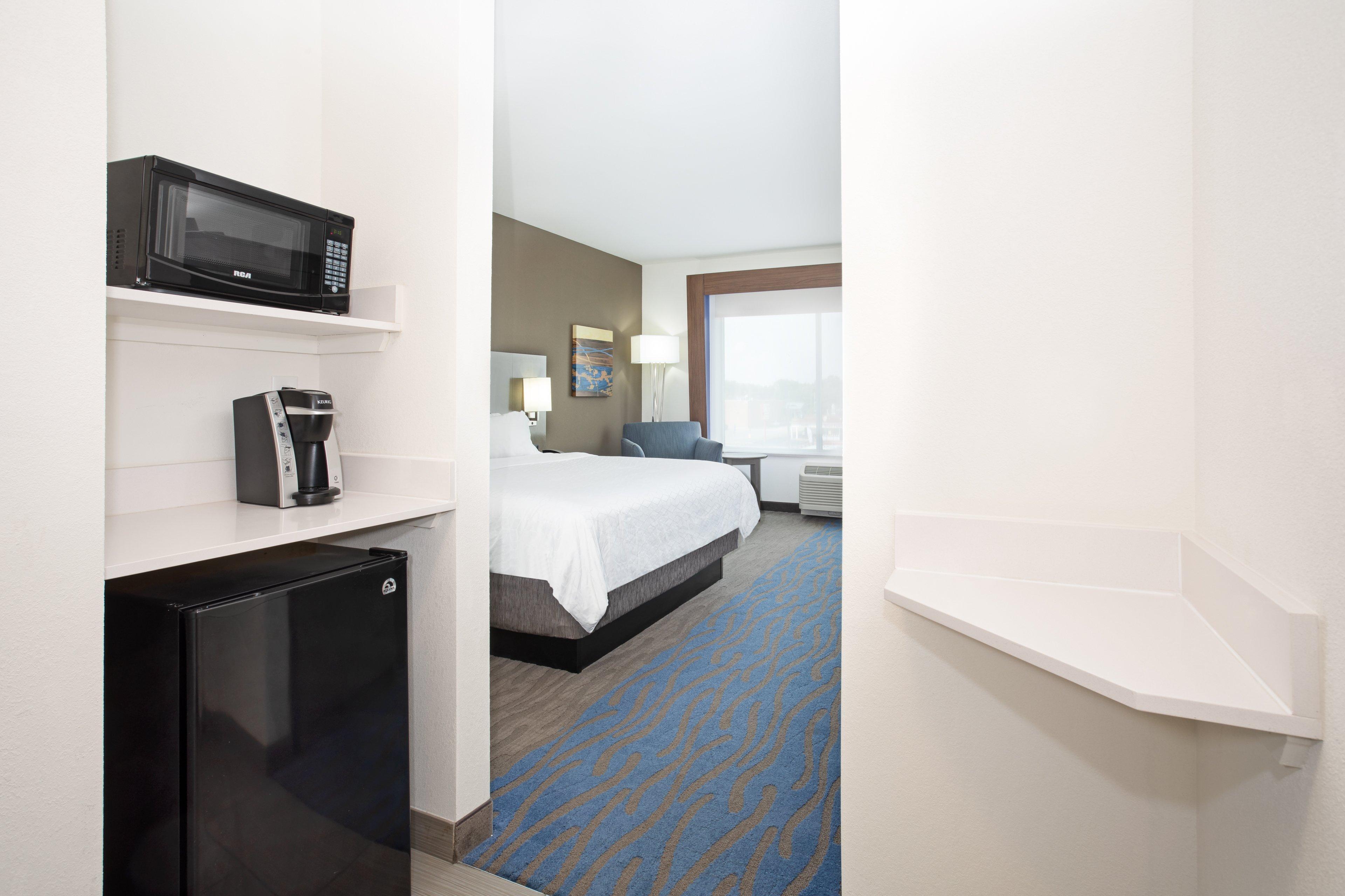 Holiday Inn Express & Suites Great Bend By Ihg Exterior foto